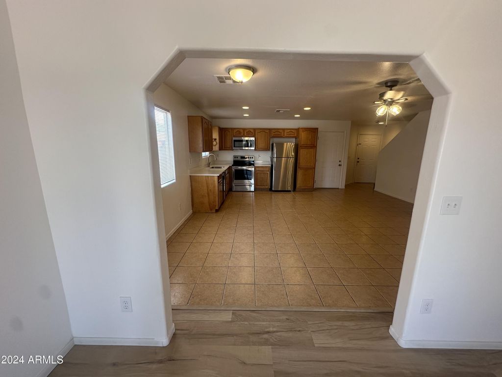 Image 16 of property listing at 2616 E SOUTHGATE Avenue 2, Phoenix, AZ 85040