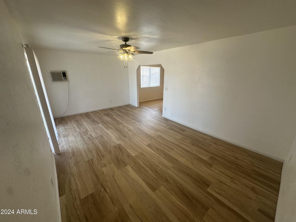 Image 18 of property listing at 2616 E SOUTHGATE Avenue 2, Phoenix, AZ 85040