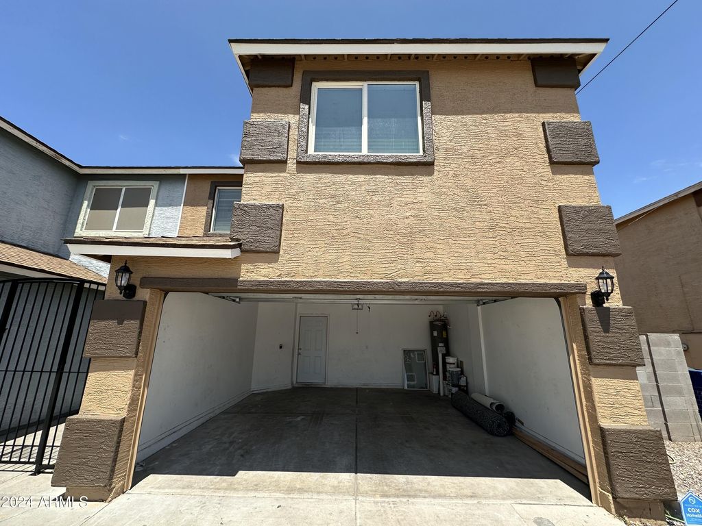 Image 2 of property listing at 2616 E SOUTHGATE Avenue 2, Phoenix, AZ 85040