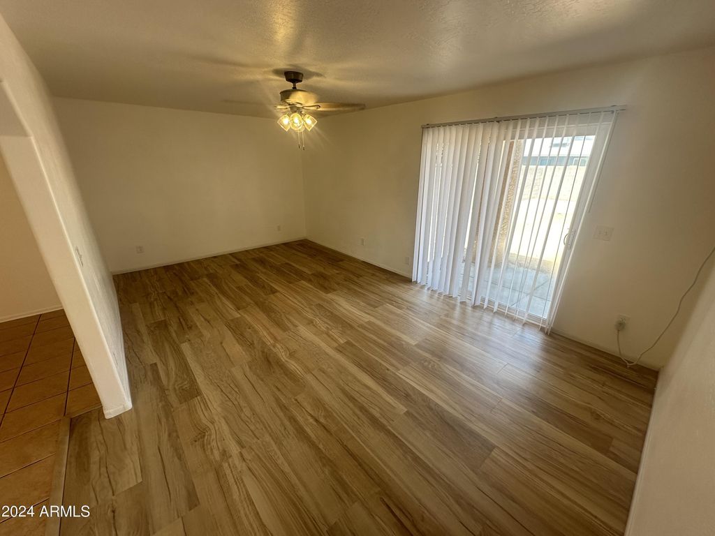 Image 20 of property listing at 2616 E SOUTHGATE Avenue 2, Phoenix, AZ 85040