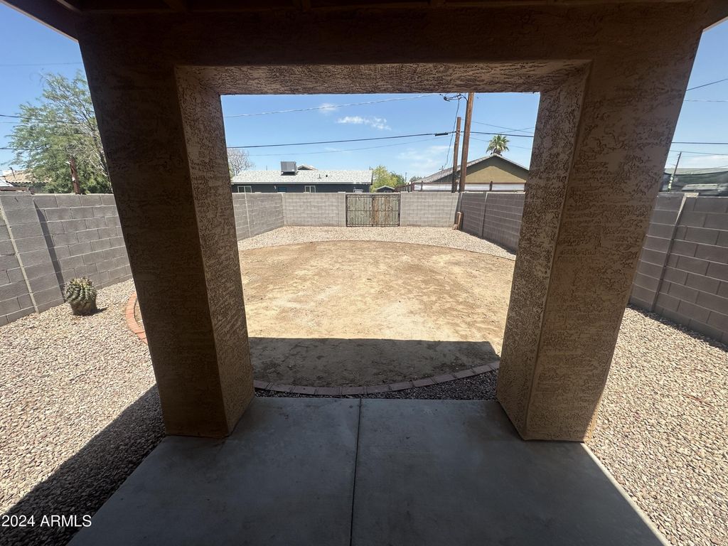 Image 22 of property listing at 2616 E SOUTHGATE Avenue 2, Phoenix, AZ 85040