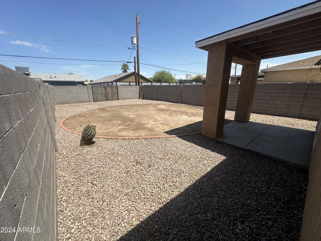 Image 23 of property listing at 2616 E SOUTHGATE Avenue 2, Phoenix, AZ 85040