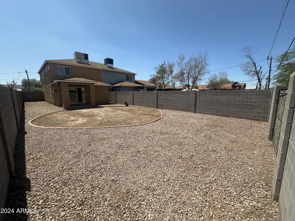 Image 26 of property listing at 2616 E SOUTHGATE Avenue 2, Phoenix, AZ 85040