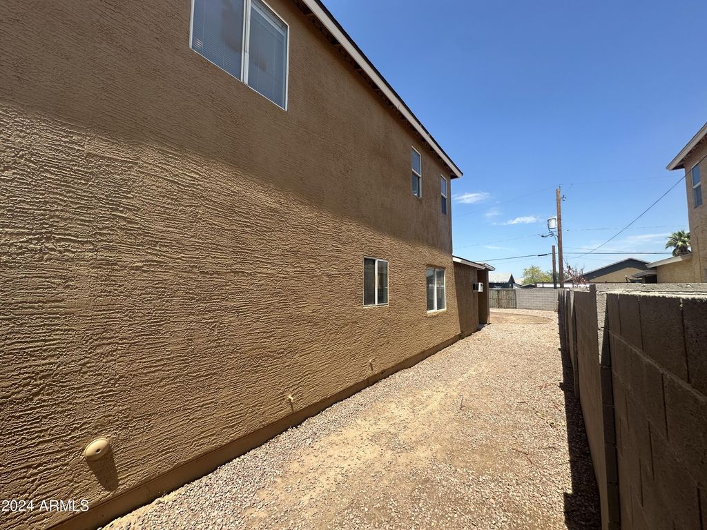 Image 27 of property listing at 2616 E SOUTHGATE Avenue 2, Phoenix, AZ 85040