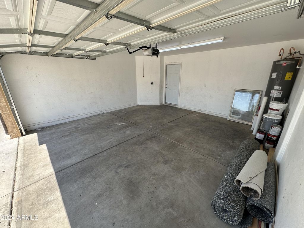 Image 3 of property listing at 2616 E SOUTHGATE Avenue 2, Phoenix, AZ 85040