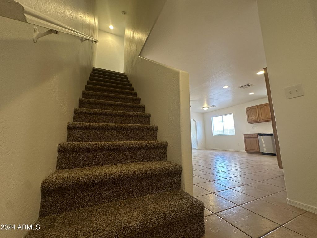 Image 35 of property listing at 2616 E SOUTHGATE Avenue 2, Phoenix, AZ 85040