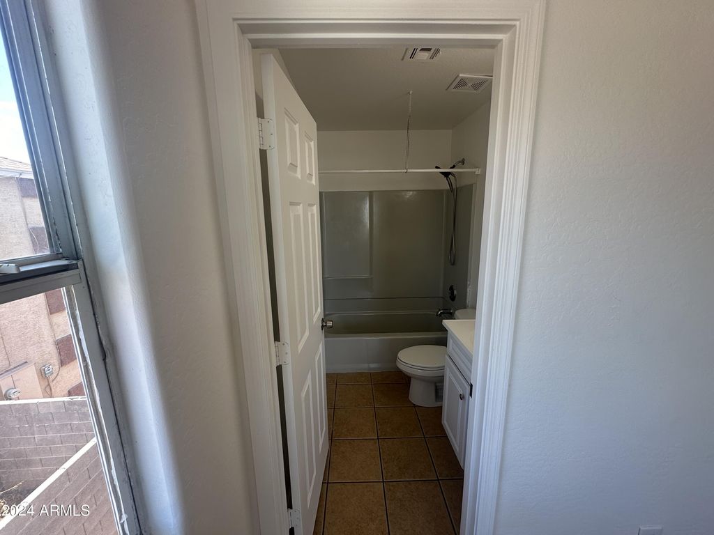 Image 45 of property listing at 2616 E SOUTHGATE Avenue 2, Phoenix, AZ 85040