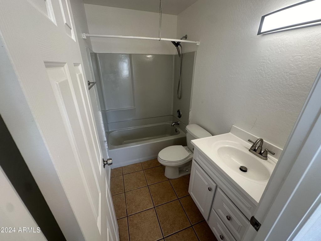 Image 46 of property listing at 2616 E SOUTHGATE Avenue 2, Phoenix, AZ 85040