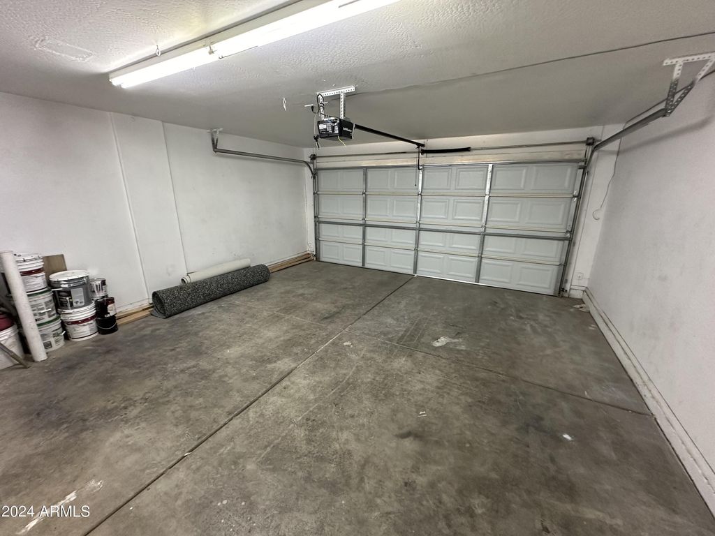 Image 5 of property listing at 2616 E SOUTHGATE Avenue 2, Phoenix, AZ 85040
