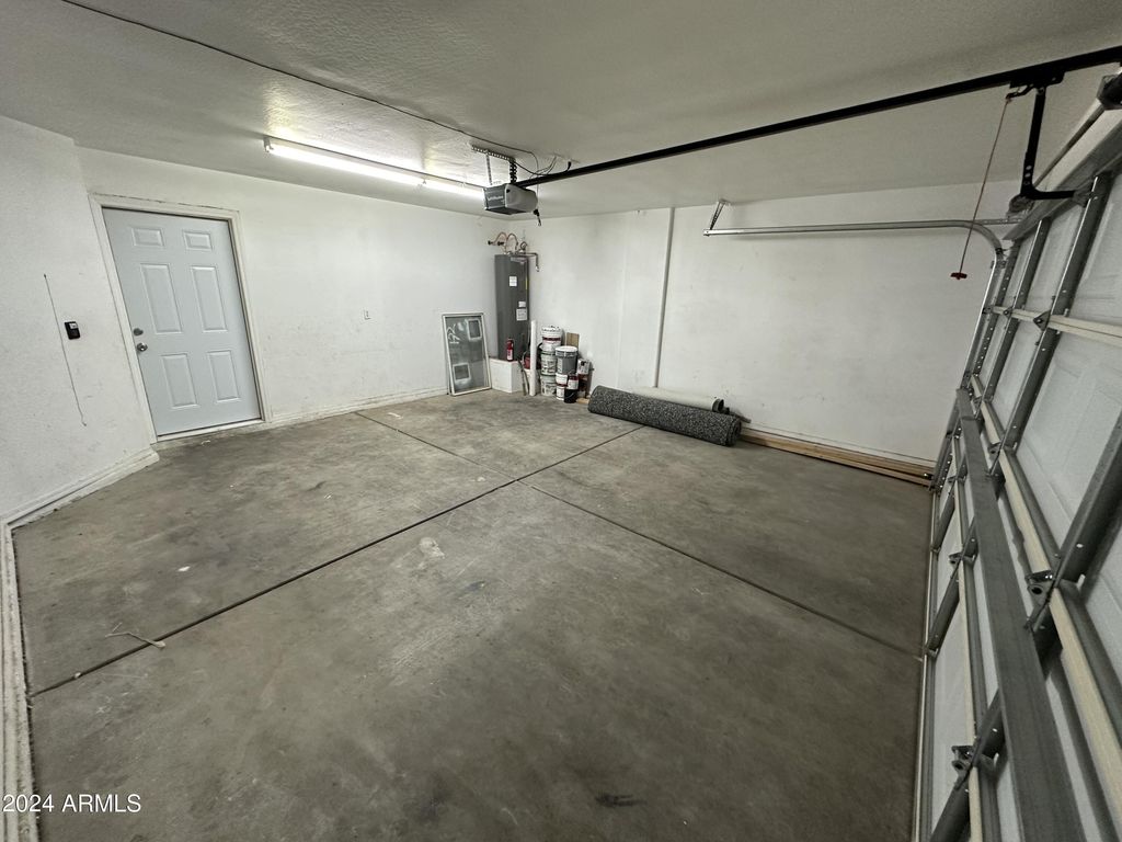 Image 6 of property listing at 2616 E SOUTHGATE Avenue 2, Phoenix, AZ 85040