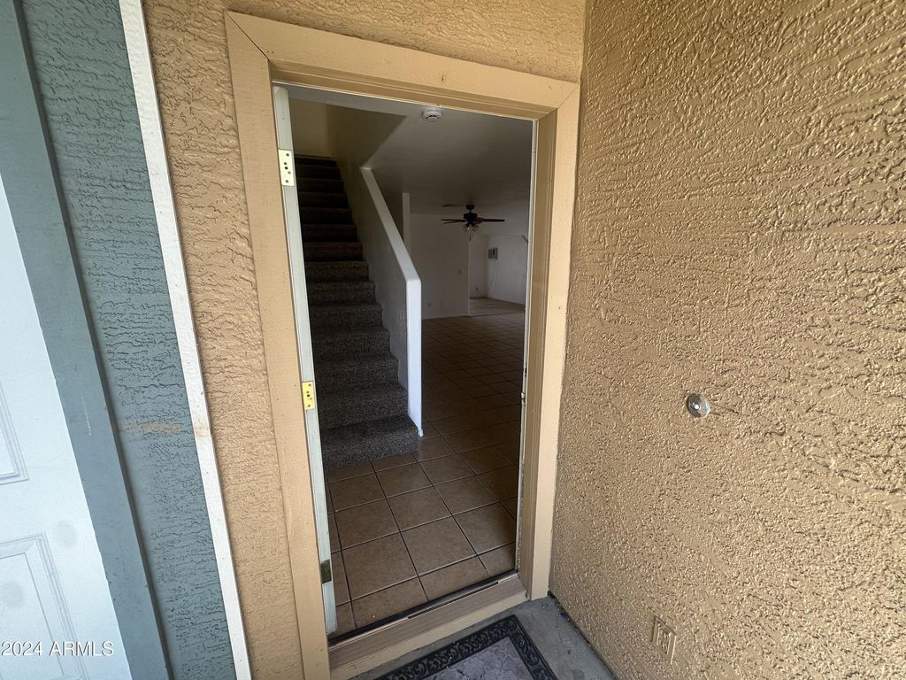 Image 9 of property listing at 2616 E SOUTHGATE Avenue 2, Phoenix, AZ 85040