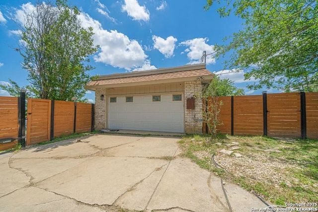 4515 Golf View Dr, San Antonio, TX 78223