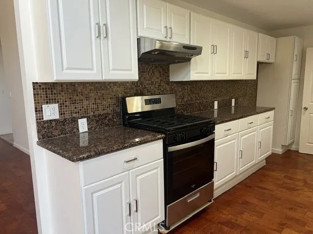 17226 Elkwood, Lake Balboa, CA 91406