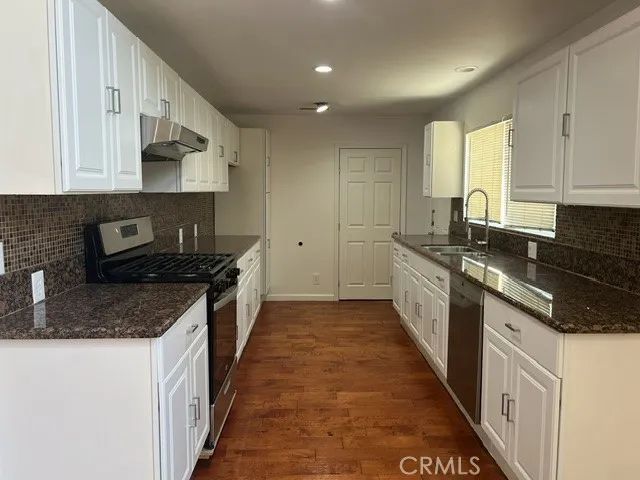 17226 Elkwood, Lake Balboa, CA 91406