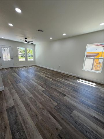 7152 PALM AVENUE, Leesburg, FL 34788