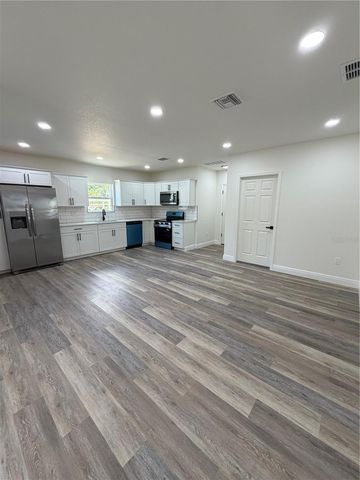 7152 PALM AVENUE, Leesburg, FL 34788