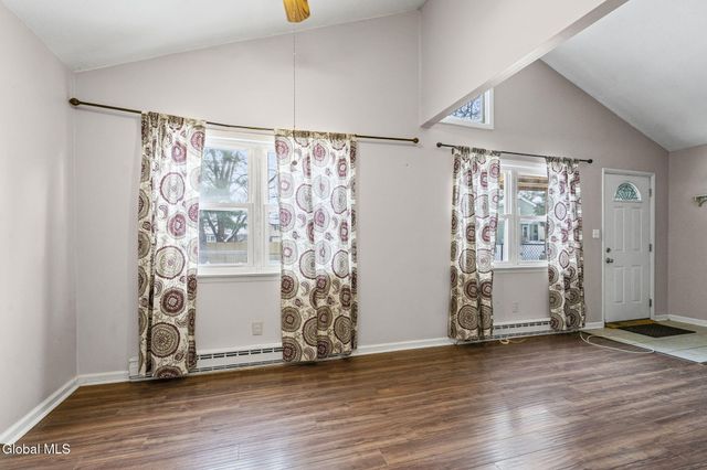 289 Donald Avenue, Schenectady, NY 12304