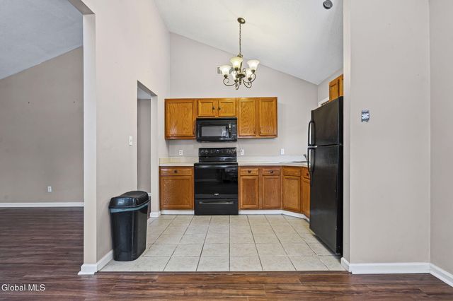 289 Donald Avenue, Schenectady, NY 12304