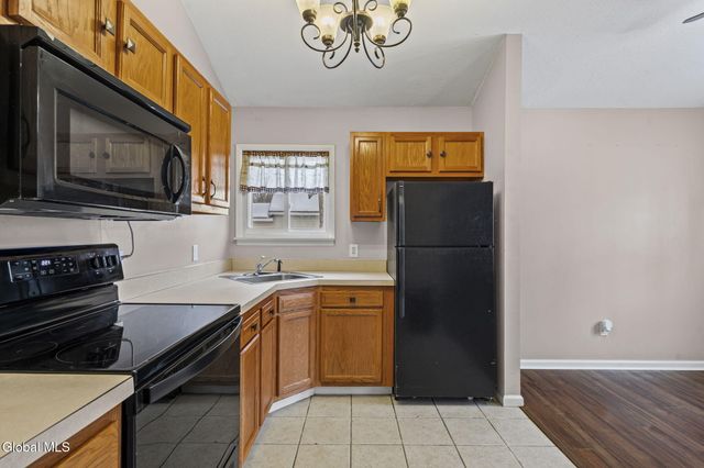 289 Donald Avenue, Schenectady, NY 12304