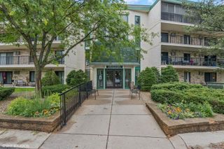 10401 Cedar Lake Road 209, Minnetonka, MN 55305