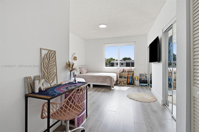 16631 Hemingway Drive, Weston, FL 33326