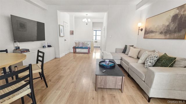 9960 63rd Road 9P, Rego Park, NY 11374