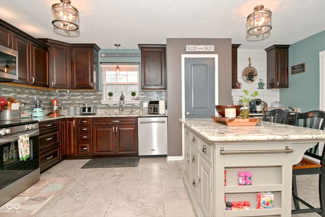 3851 Tartan Trail, Whitestown, IN 46075