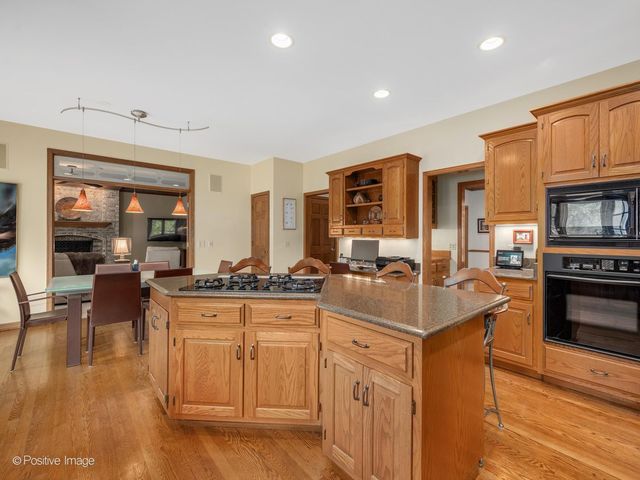 6905 Irish Court, Darien, IL 60561