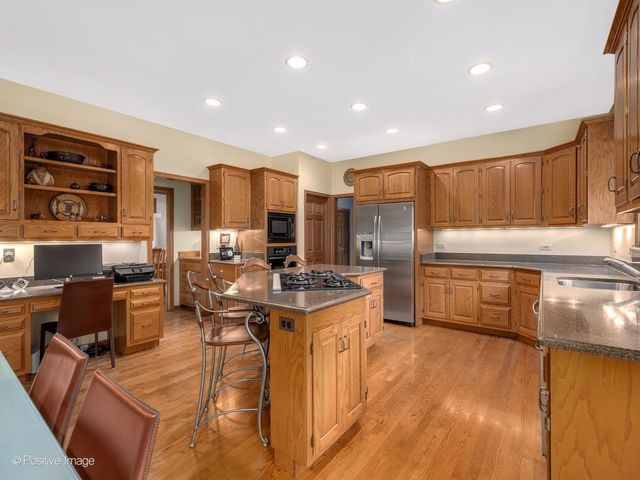6905 Irish Court, Darien, IL 60561