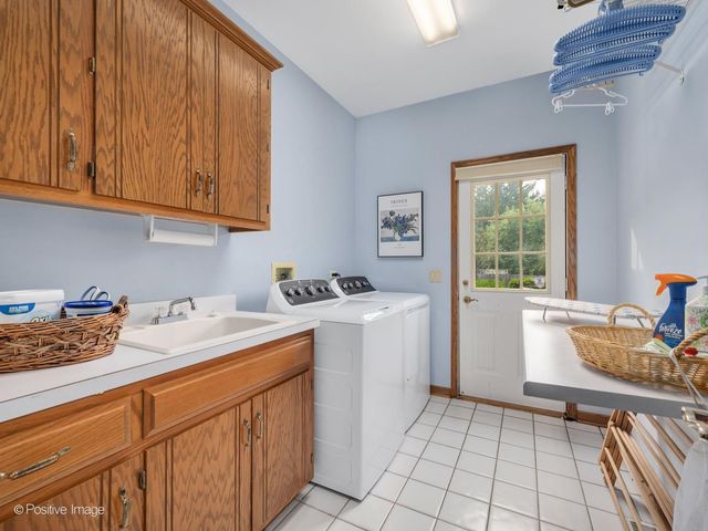 6905 Irish Court, Darien, IL 60561