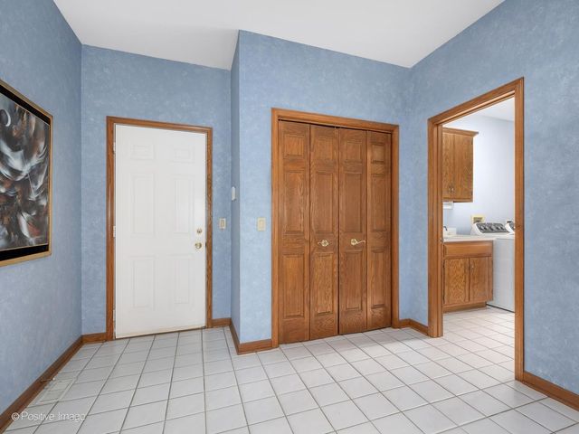 6905 Irish Court, Darien, IL 60561