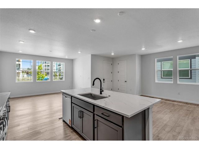 1415 Great Western Dr, Longmont, CO 80501