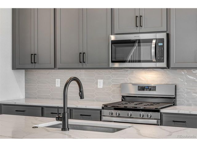 1415 Great Western Dr, Longmont, CO 80501