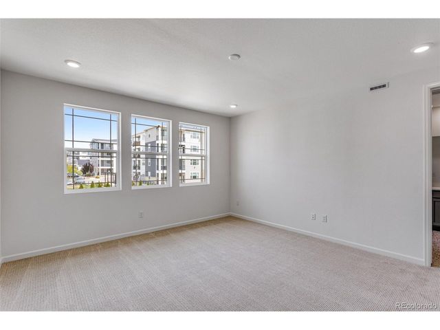 1415 Great Western Dr, Longmont, CO 80501