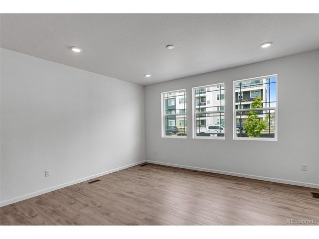 1415 Great Western Dr, Longmont, CO 80501