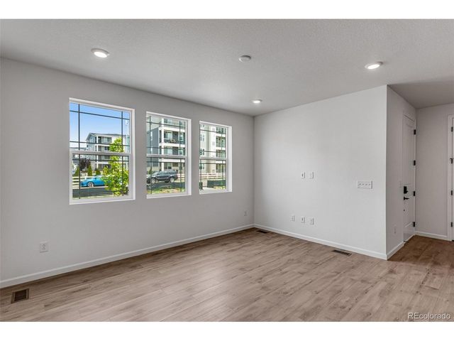 1415 Great Western Dr, Longmont, CO 80501