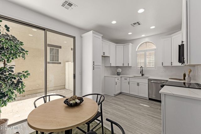 451 S HAWES Road 32, Mesa, AZ 85208