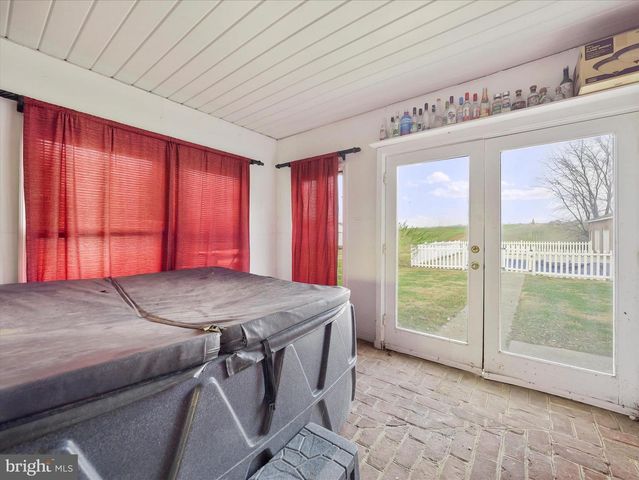 9931 MCCLANAHAN RD, Greencastle, PA 17225