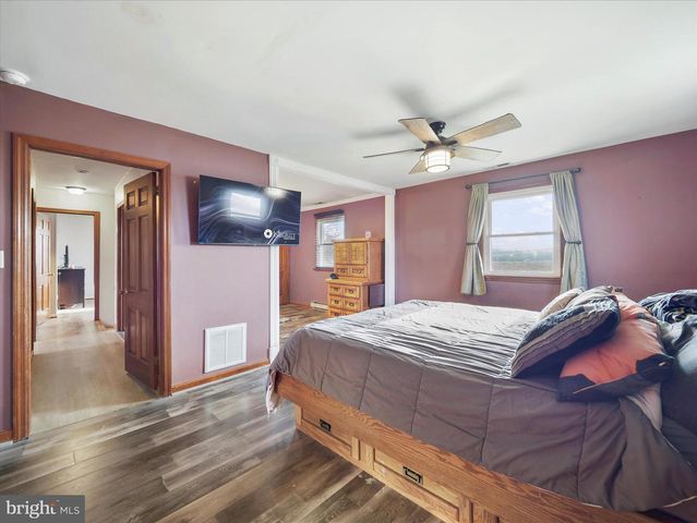 9931 MCCLANAHAN RD, Greencastle, PA 17225