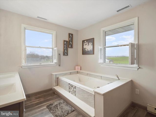 9931 MCCLANAHAN RD, Greencastle, PA 17225