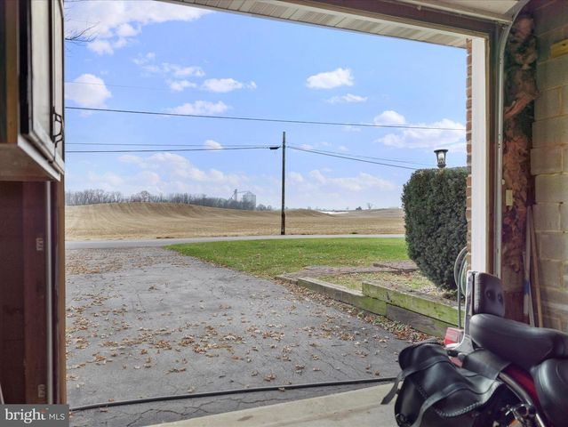 9931 MCCLANAHAN RD, Greencastle, PA 17225