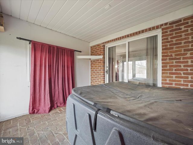 9931 MCCLANAHAN RD, Greencastle, PA 17225