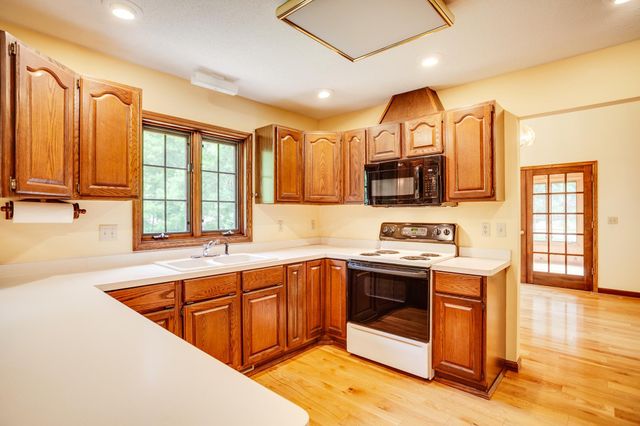 16760 N Manor Road, Eden Prairie, MN 55346