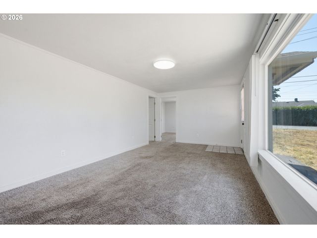 595 S 47TH St, Springfield, OR 97478