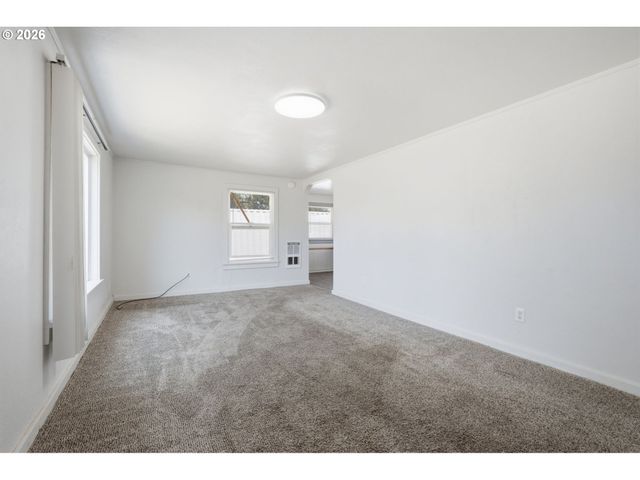 595 S 47TH St, Springfield, OR 97478