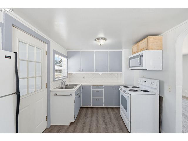 595 S 47TH St, Springfield, OR 97478