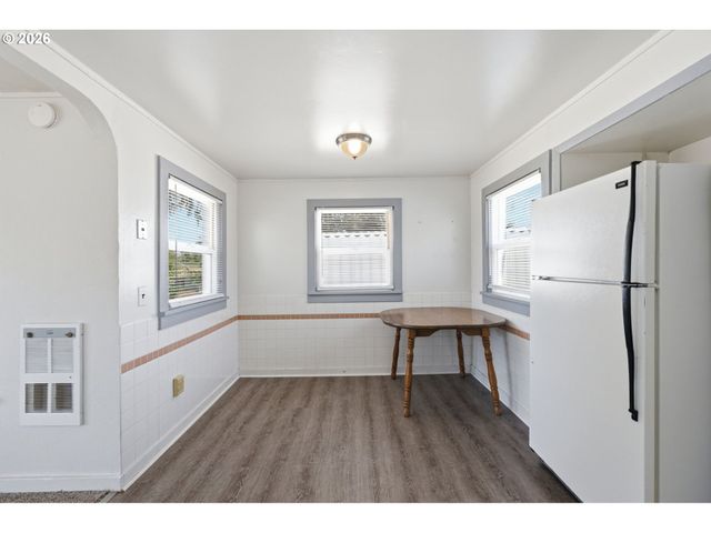 595 S 47TH St, Springfield, OR 97478