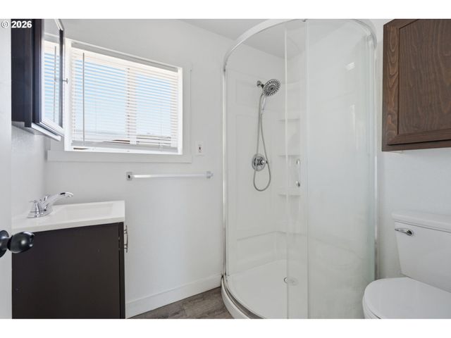 595 S 47TH St, Springfield, OR 97478
