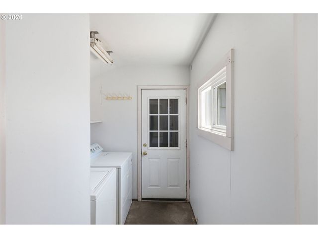 595 S 47TH St, Springfield, OR 97478