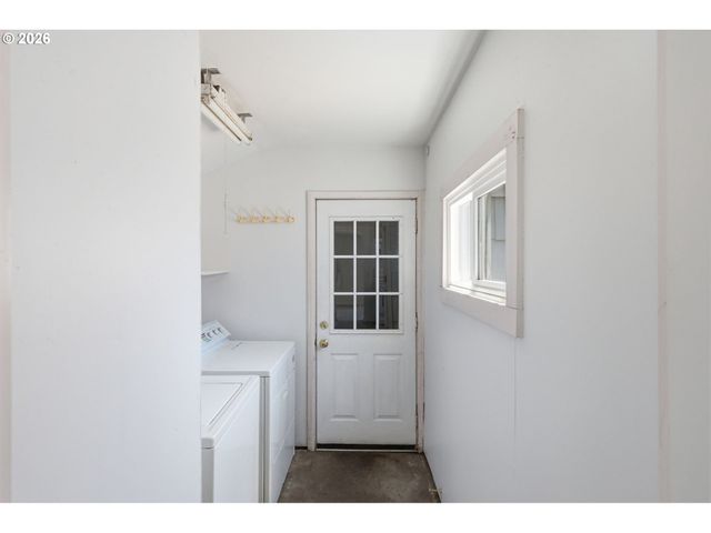 595 S 47TH St, Springfield, OR 97478